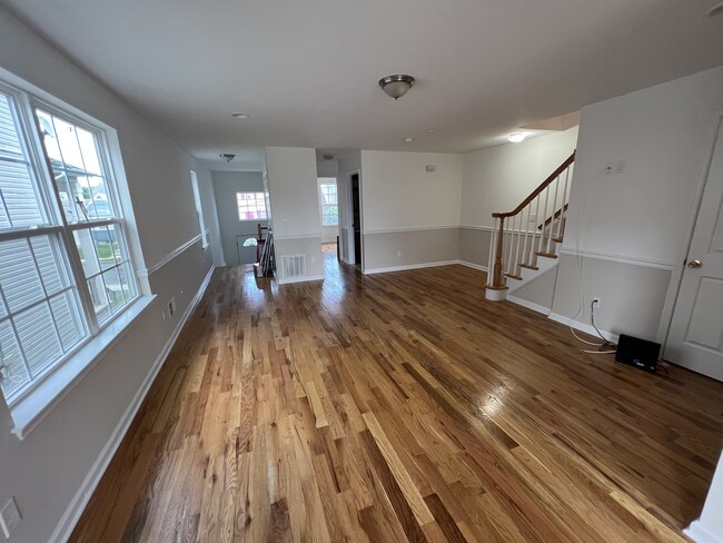 Photo - 93 Longfellow St