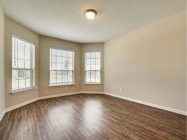 Photo - 4017 Millau Ln