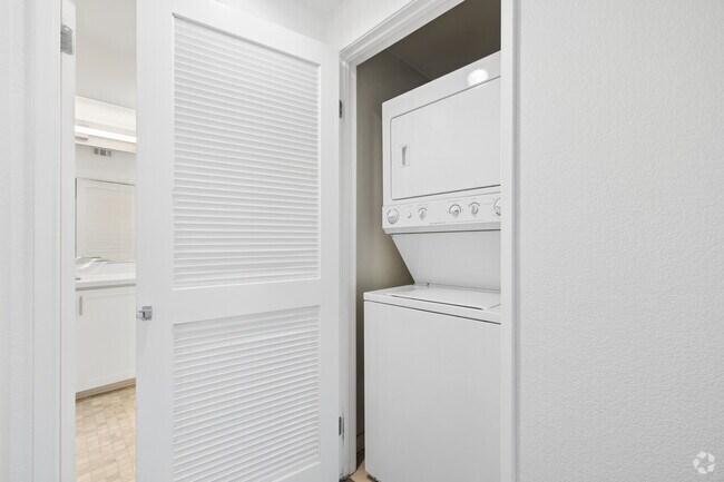 2BR, 2BA - 1,137SF - Laundry