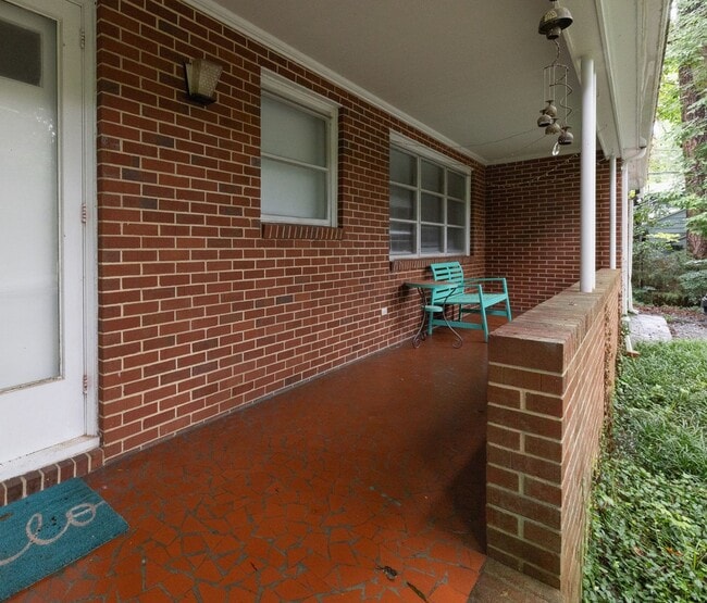 1115 Woodburn Rd