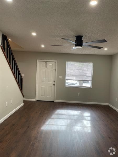 Building Photo - 2017 Oleander Blvd Rental