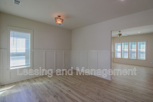 Photo - 3633 Happyland Blvd