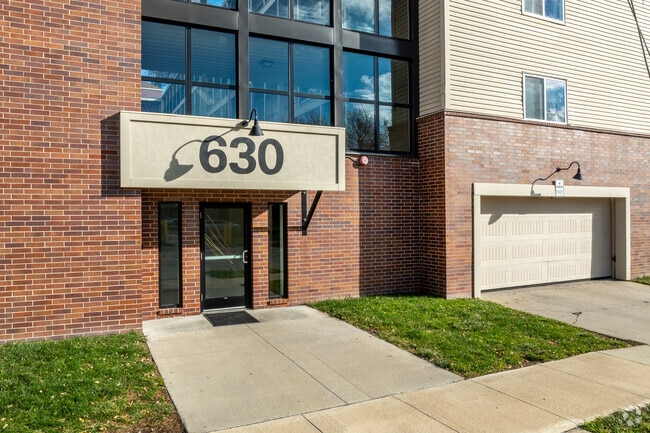 Building Photo - 630 S Capitol Rental