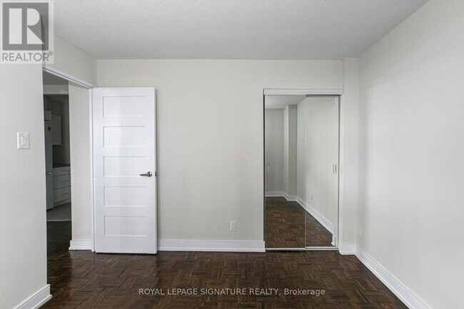 Photo - 33 Isabella St Unit 806