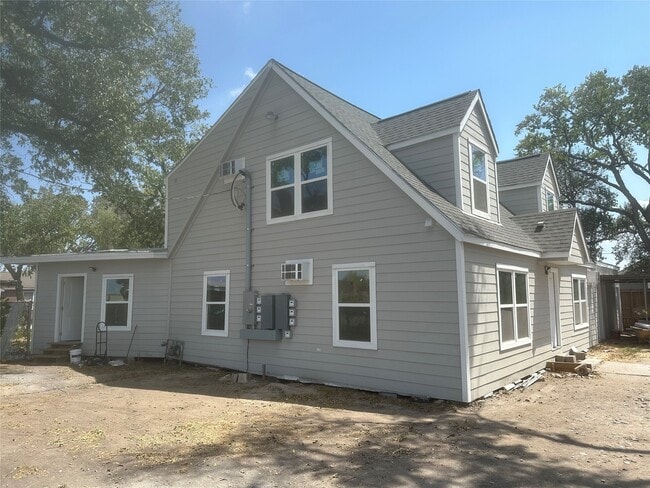 Building Photo - 1405 Miles St Rental