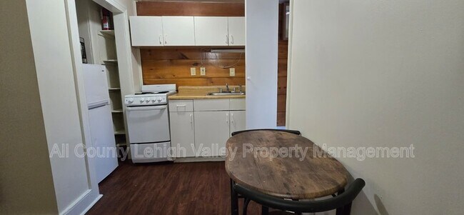 Building Photo - 51 S 5th St