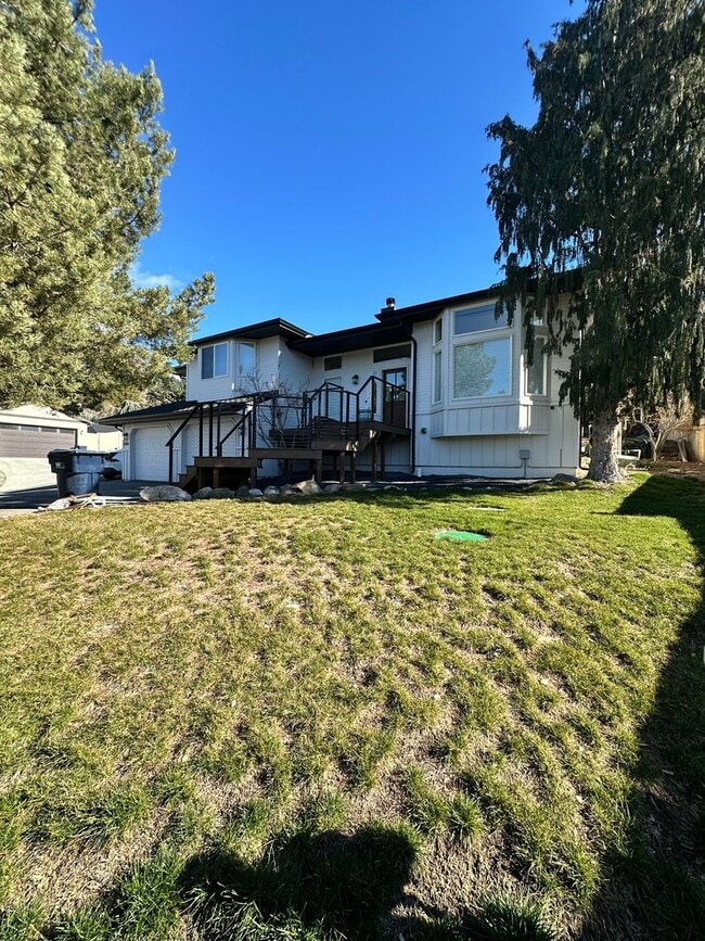 Photo - Spacious Multi-Generational Home with Stunning Views – 5 Bed, 3 Bath