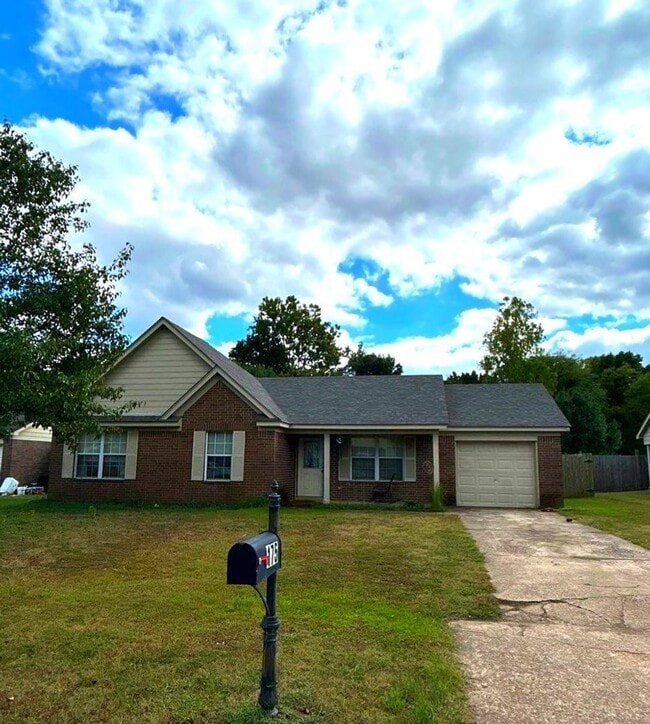 Photo - 175 Pine Ridge Ln House