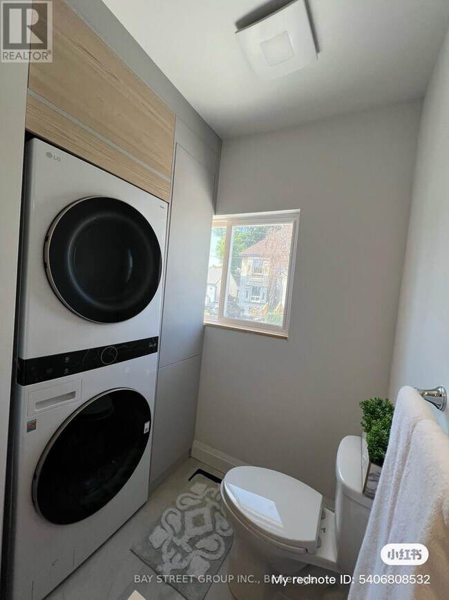 Photo - 396 Emerald St N