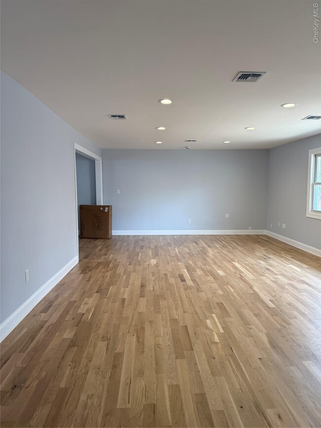 Photo - 165 Lynbrook Dr