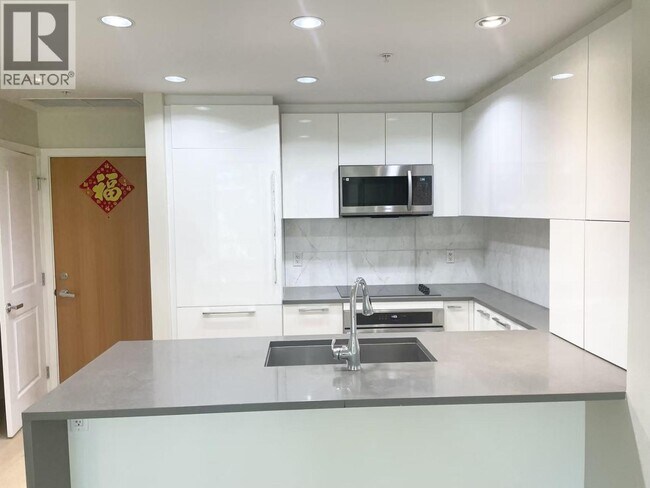 5728 Berton Ave Unit 301