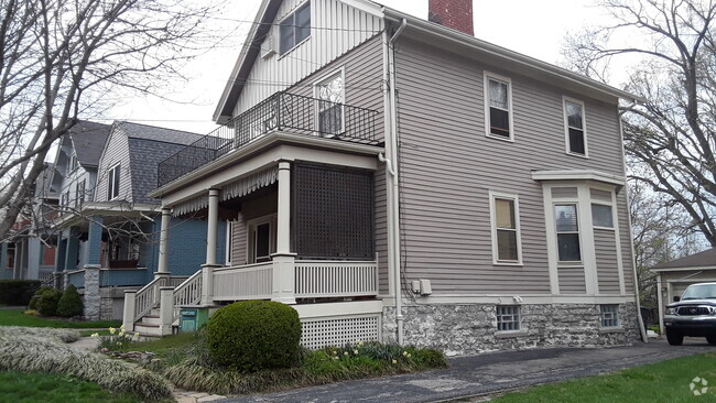 Building Photo - 2461 Fairview Ave Unit 2 Rental