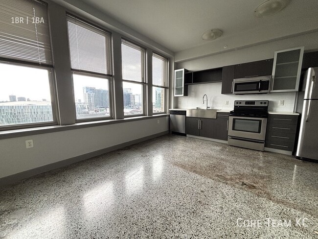Building Photo - 306 E 12th St Unit 706
