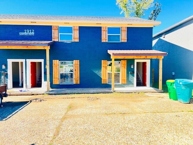Building Photo - 1912 Sanford Dr Unit Two Rental