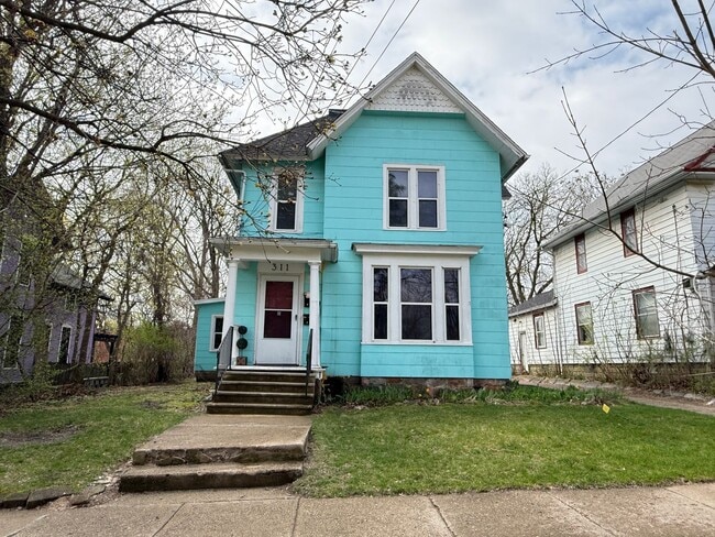 Building Photo - 311 W Mason St Unit Apt #B