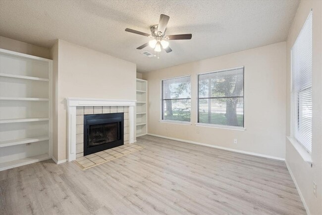 Building Photo - 2807 W Slaughter Ln Rental