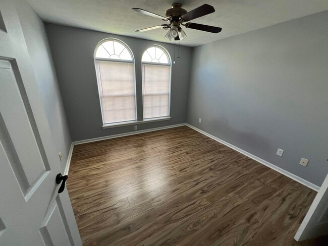 Photo - 85 Somerset Dr