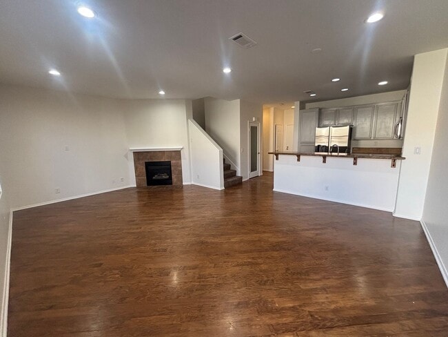 Photo - 3 Bedroom Towhome for Rent in Canyon Country!