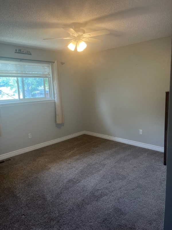 Photo - 4735 Nelson St