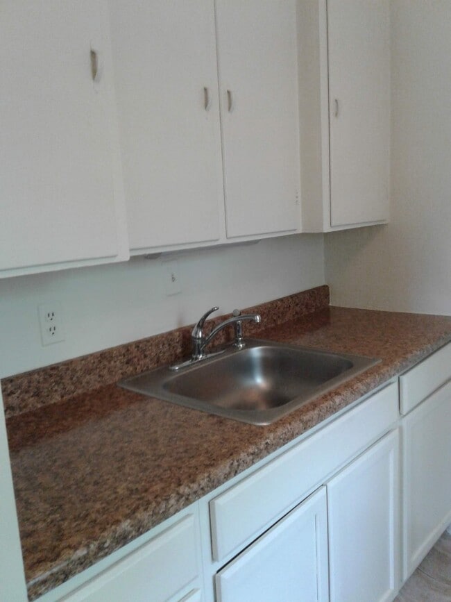 Building Photo - 8313 Eastridge Ave Unit Apt. 6