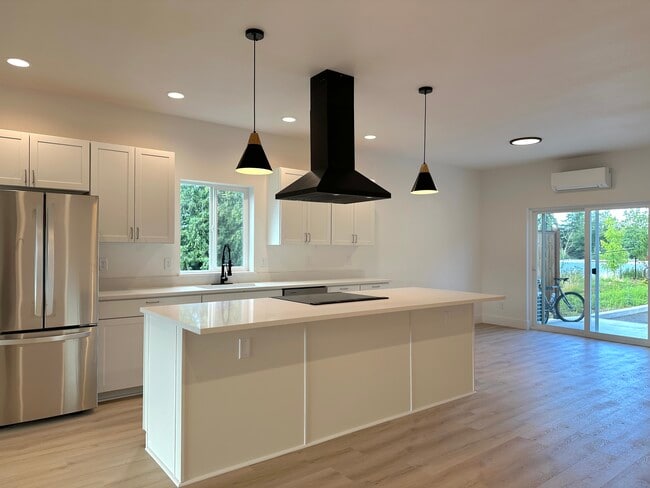 Photo - 3021 Harold Dr SE