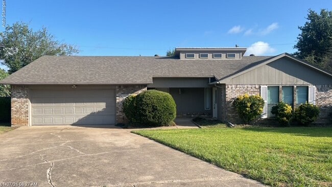 Building Photo - 3700 Dauphine Ct