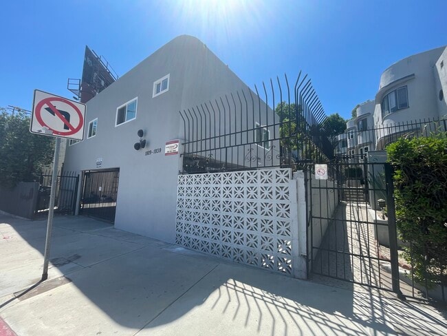 Photo - 1931 Wilcox Ave