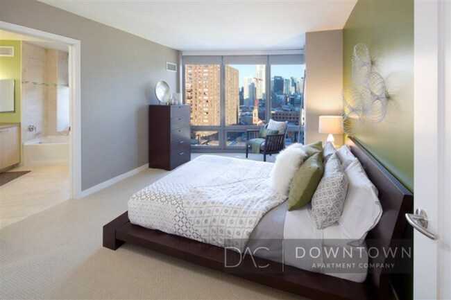 Photo - 330 W Grand Ave Unidad 1628