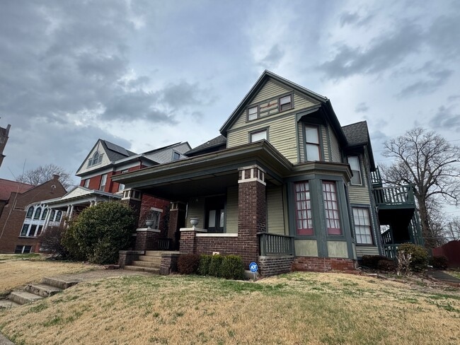 Building Photo - 506 Washington Ave Unit A