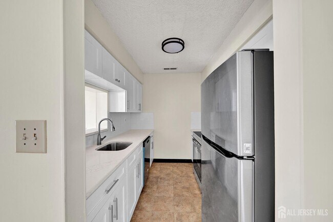 601 Ravens Crest Dr