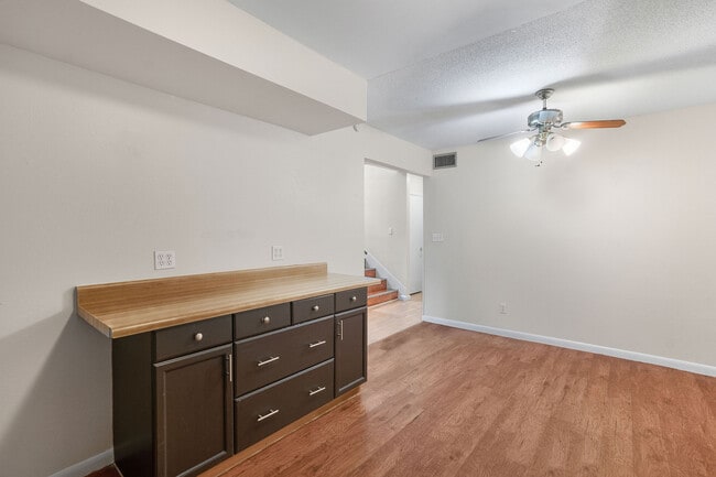 Photo - 2078 Loma Linda Way N