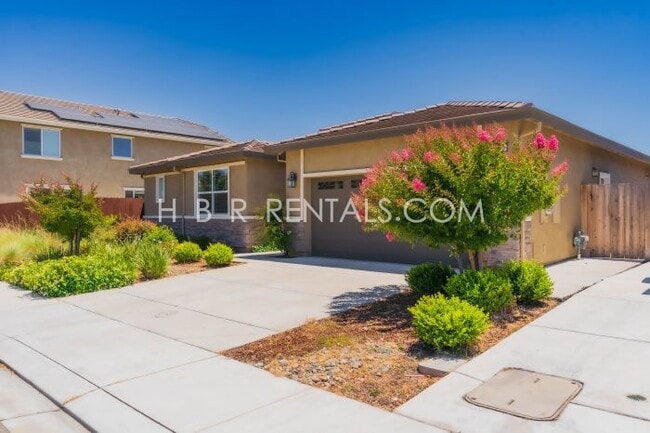Photo - Spacious Elegance: 4-Bedroom with 3.5 Baths in Manteca