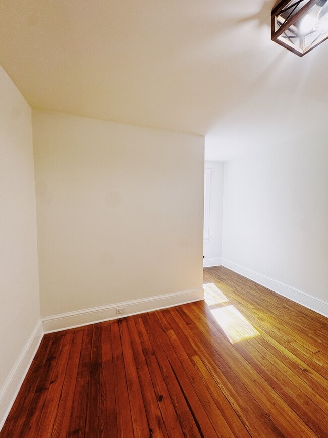 Photo - 649 S Queen St