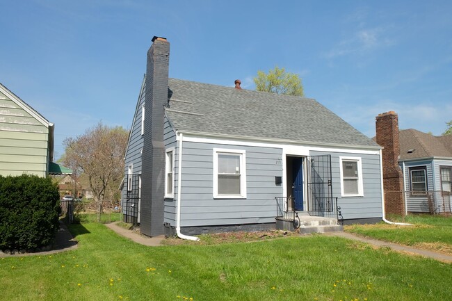 BEAUTIFUL HOME WITH 2 CAR GARAGE LOCATED I... - BEAUTIFUL HOME WITH 2 CAR GARAGE LOCATED I...