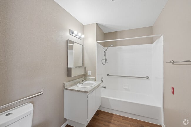 1BR, 1BA - 515SF - Bathroom - Don Dawson