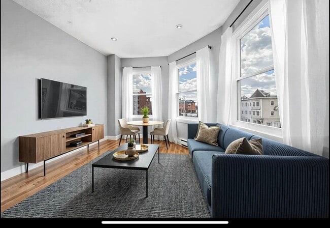 Building Photo - 1810 Dorchester Ave Unit 8