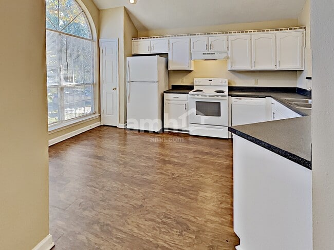 Photo - 111 Cedar Bend Ct