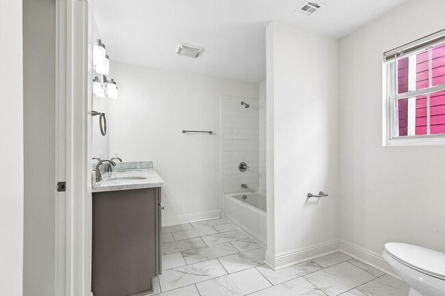 Photo - 2239 St Andrew St