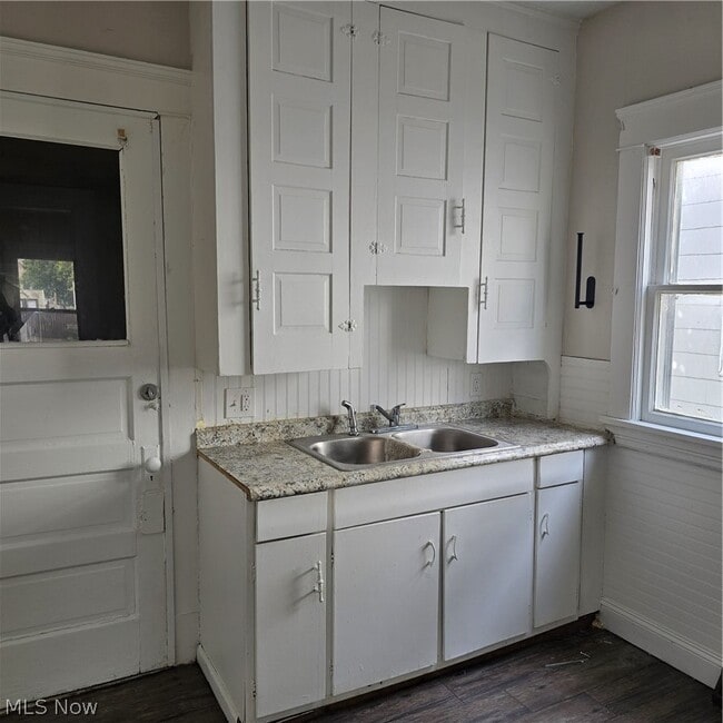 Photo - 10401 Bernard Ave Unit 3