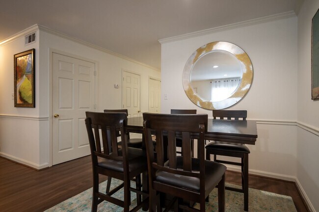 Photo - 210 E Cloverhurst Ave