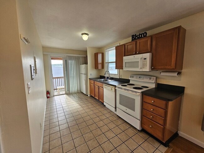 Photo - 464 Meridian St Unit C