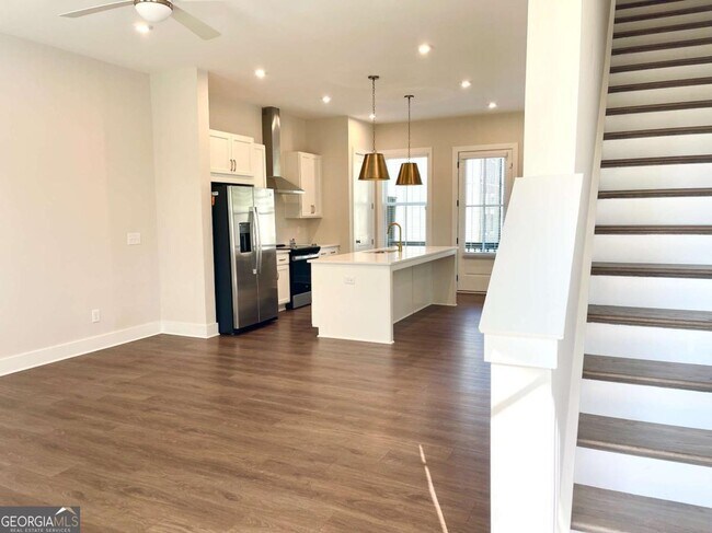 Photo - 1290 Zephyr Blvd SE