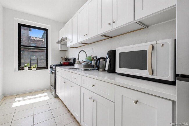 Photo - 62-98-64 Saunders St Unit 3P