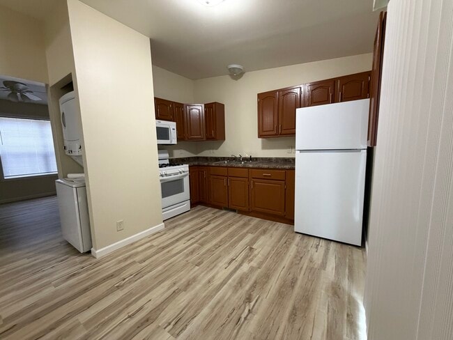 402 W 6th St Unidad 402