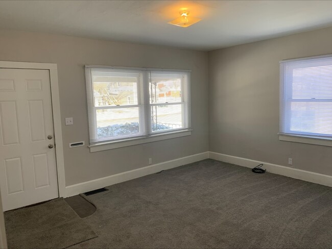 Photo - 709 W 11th St