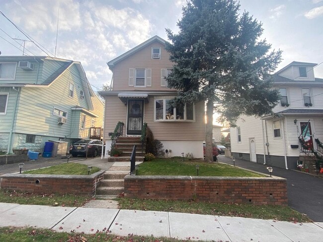 Building Photo - 536 3RD Ave Unit 2