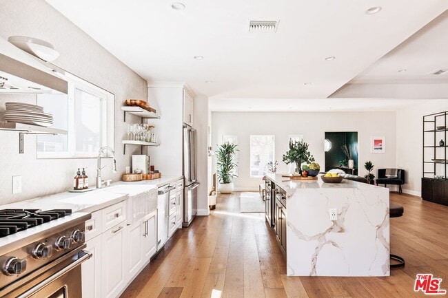 Photo - 746 N Mansfield Ave