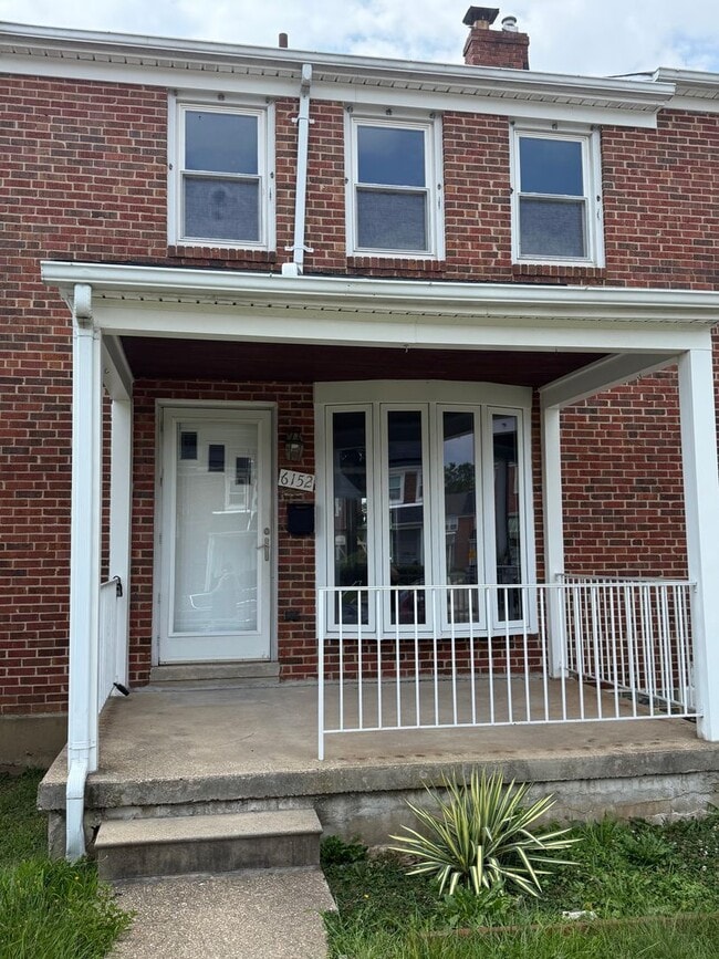 Updated Glen Oaks Townhome with Finished B... - Updated Glen Oaks Townhome with Finished B...