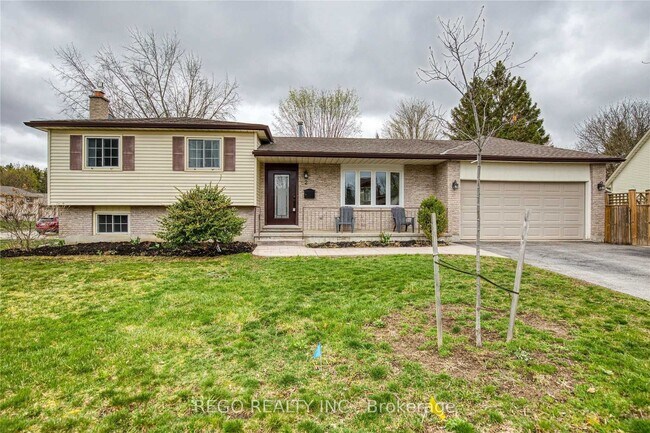 Building Photo - 2 Pauline Pl Unit Lower