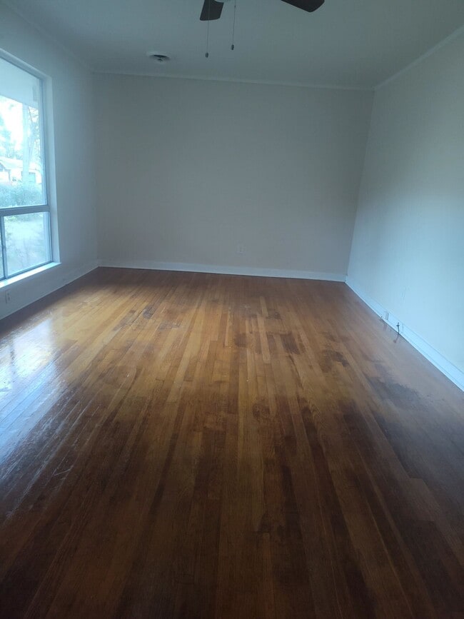 Photo - 665 Heather Ln